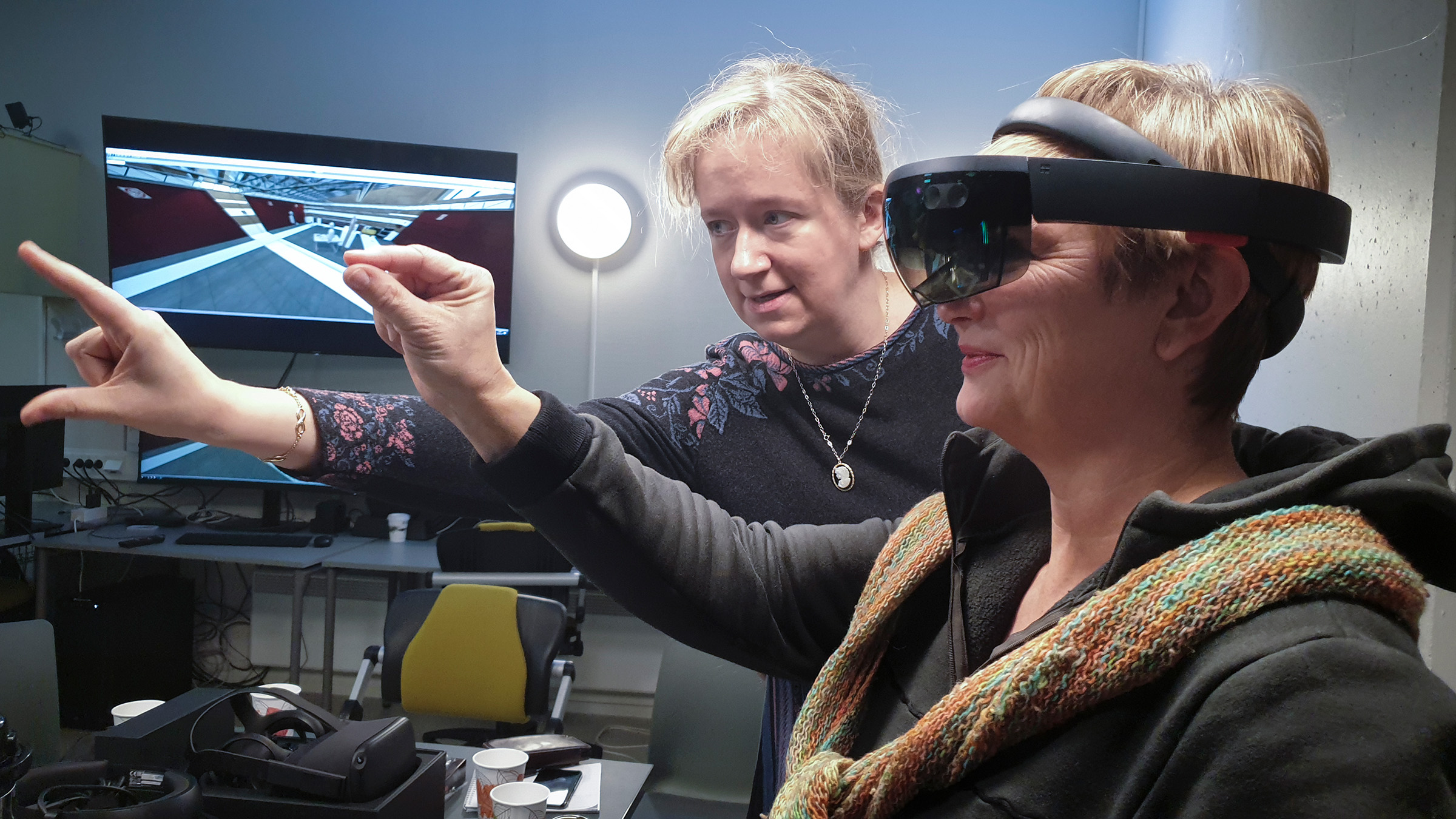 Folk med VR briller i VR-labben